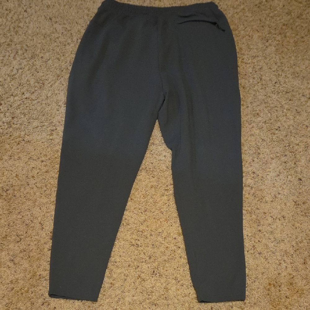 Old Navy Active Tapered Pants in Dark Gray - Picture 4 of 4